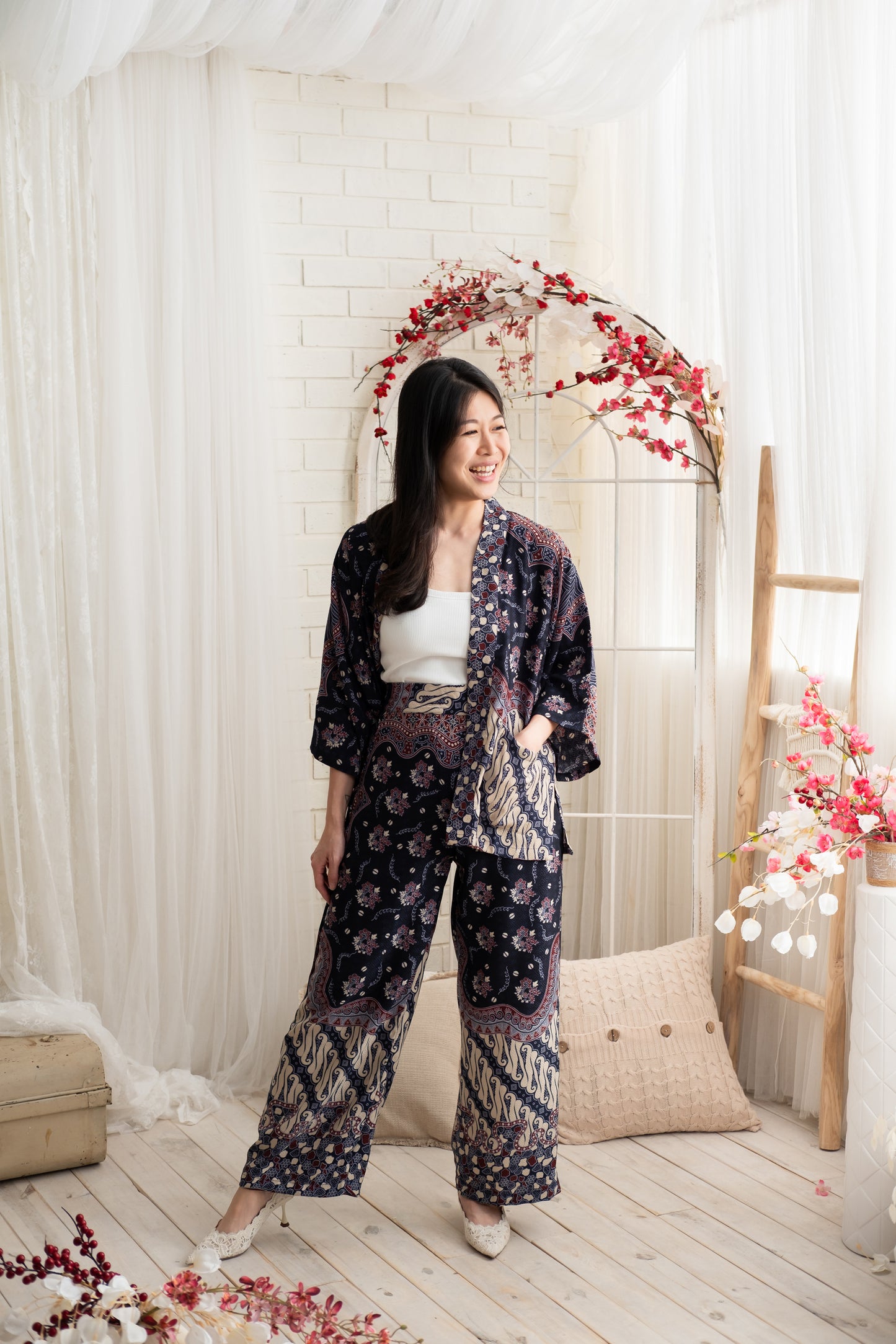 Moda Wide-Legged Pants